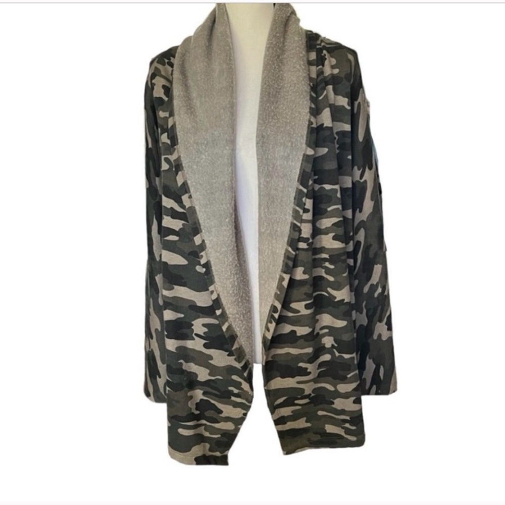 Lucky Brand Camo Hoodie Wrap Sweater Jacket size Medium